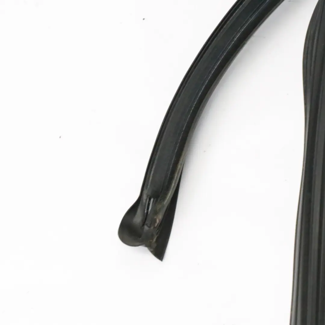 Türdichtung vorne rechts Dichtung Gummi für Mercedes H243 mit Teilenummer A2477254200 Mercedes H243 Türdichtung vorne rechts Dichtung Gummi - SKU A2477254200 - Teilenummer A2477254200