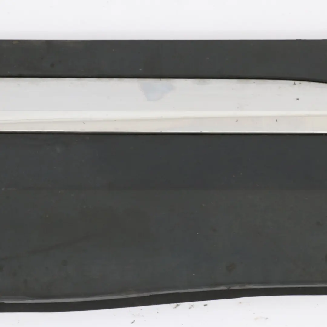 Moulure porte arrière droite AMG pour Mercedes EQA H243 à propos du numéro de pièce A2477305600 Mercedes EQA H243 Moulure porte arrière droite AMG - SKU A2477305600 - Numéro de pièce A2477305600