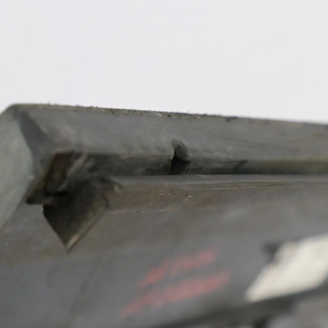 Moldura puerta trasera derecha AMG para Mercedes EQA H243 con número de pieza A2477305600 Mercedes EQA H243 Moldura puerta trasera derecha AMG - SKU A2477305600 - Número de pieza A2477305600