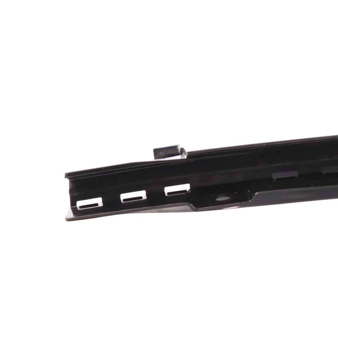 Mercedes H243 Moulure garniture de porte arrière gauche - SKU A2477324900 - Numéro de pièce A2477324900