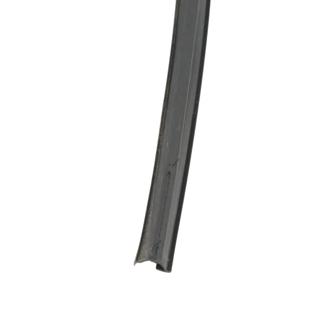 Guarnizione porta posteriore sinistra tenuta gomma per Mercedes H243 con numero di parte A2477354300 Mercedes H243 Guarnizione porta posteriore sinistra tenuta gomma - SKU A2477354300 - Numero di parte A2477354300