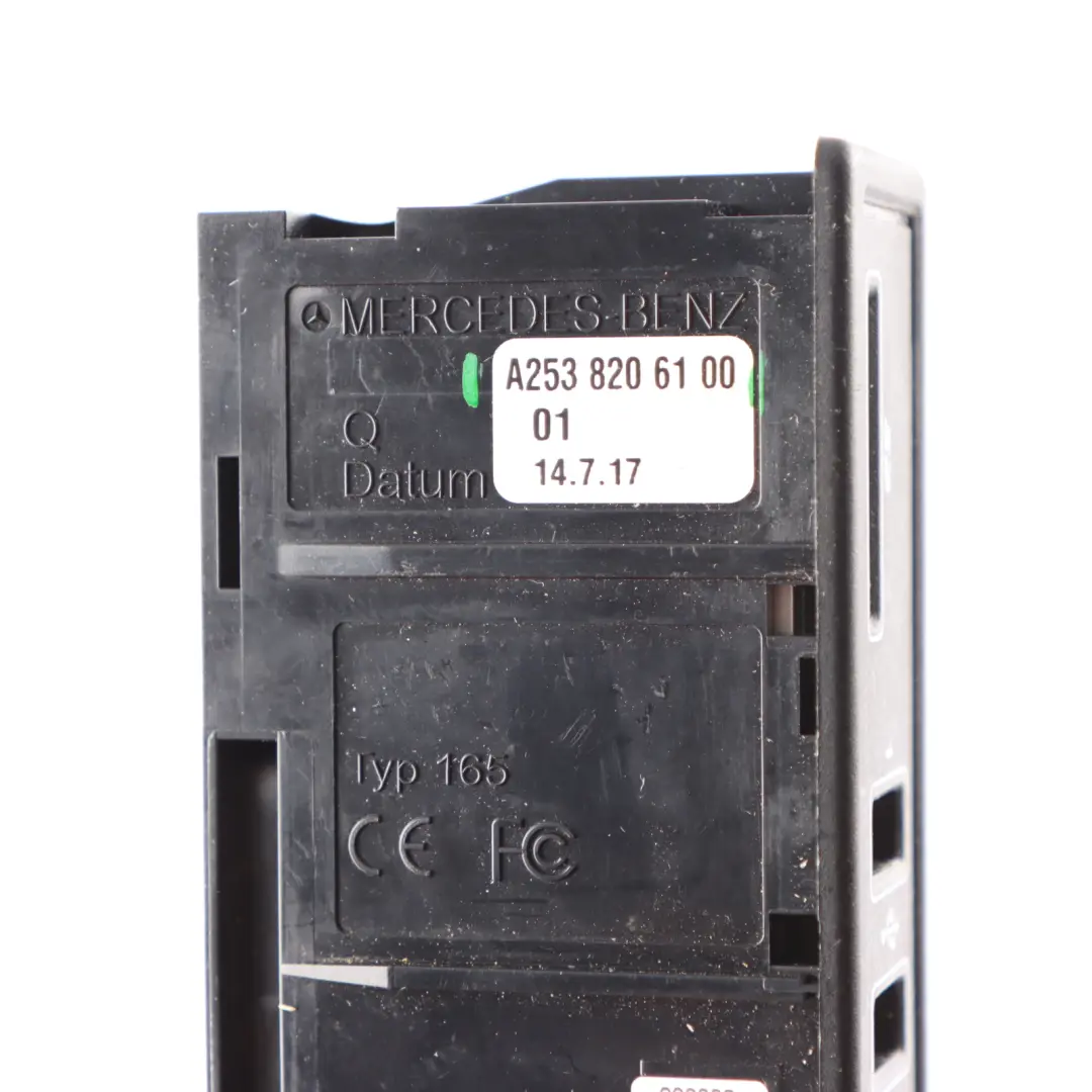 Multimedia USB SD Toma puerto lector tarjetas para Mercedes GLC C253 con número de pieza A2538206100 Mercedes GLC C253 Multimedia USB SD Toma puerto lector tarjetas - SKU A2538206100 - Número de pieza A2538206100