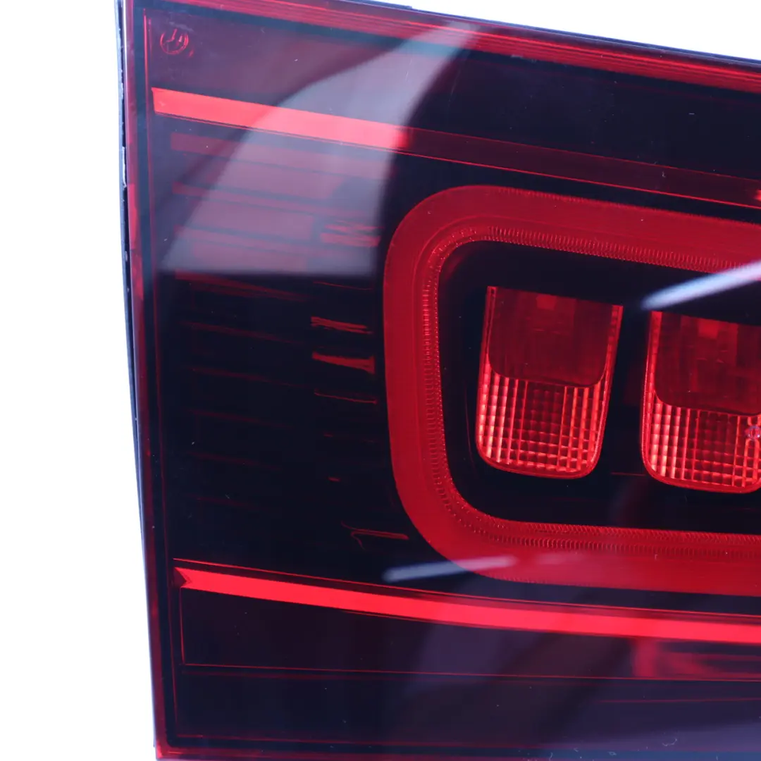 Lampe d'éclairage coffre hayon arrière gauche pour Mercedes GLC X253 à propos du numéro de pièce A2539062503 Mercedes GLC X253 Lampe d'éclairage coffre hayon arrière gauche - SKU A2539062503 - Numéro de pièce A2539062503