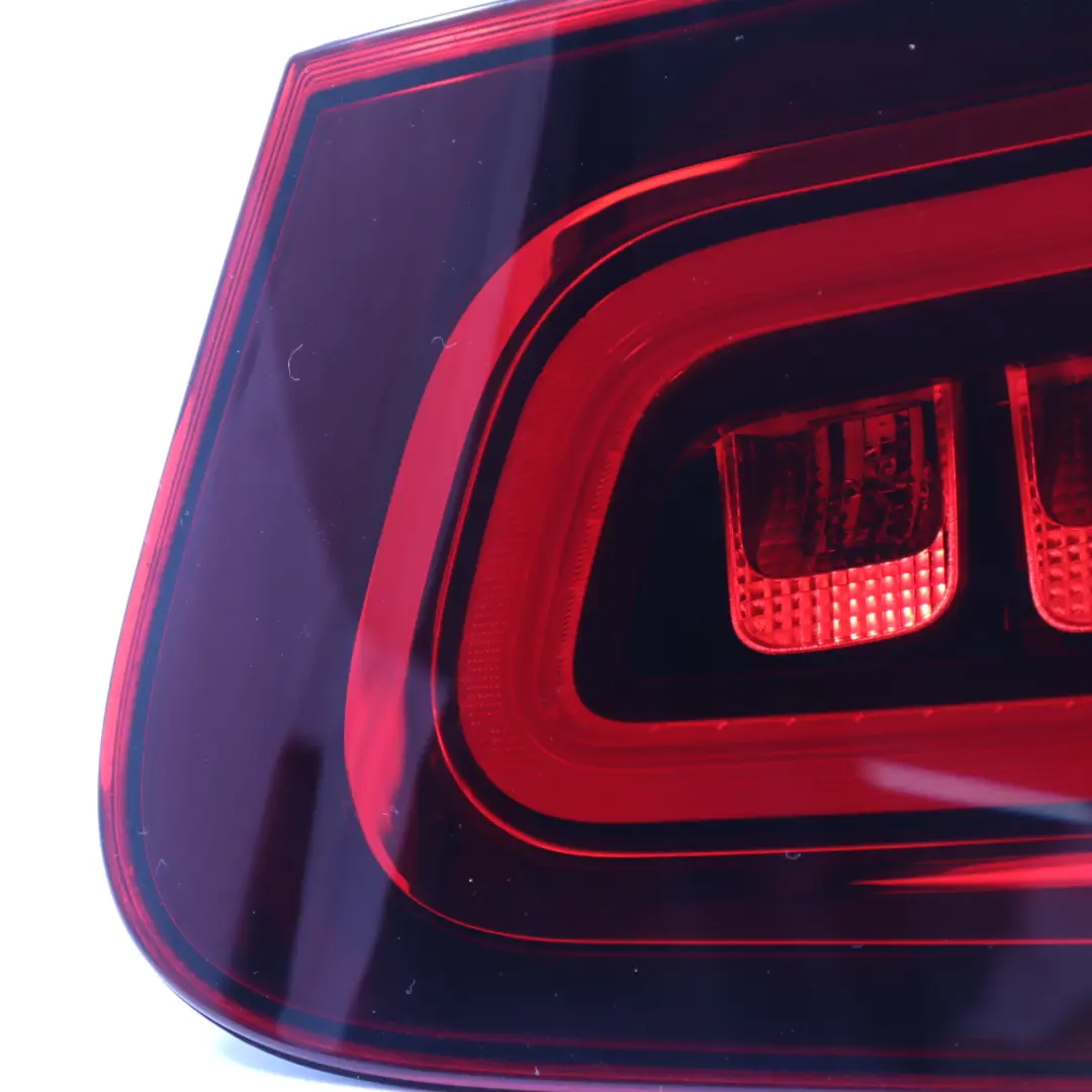 Lampa W Klape Bagażnika Prawy Tył do Mercedes GLC X253 o numerze A2539062603 Mercedes GLC X253 Lampa W Klape Bagażnika Prawy Tył - SKU A2539062603 - Numer Części A2539062603