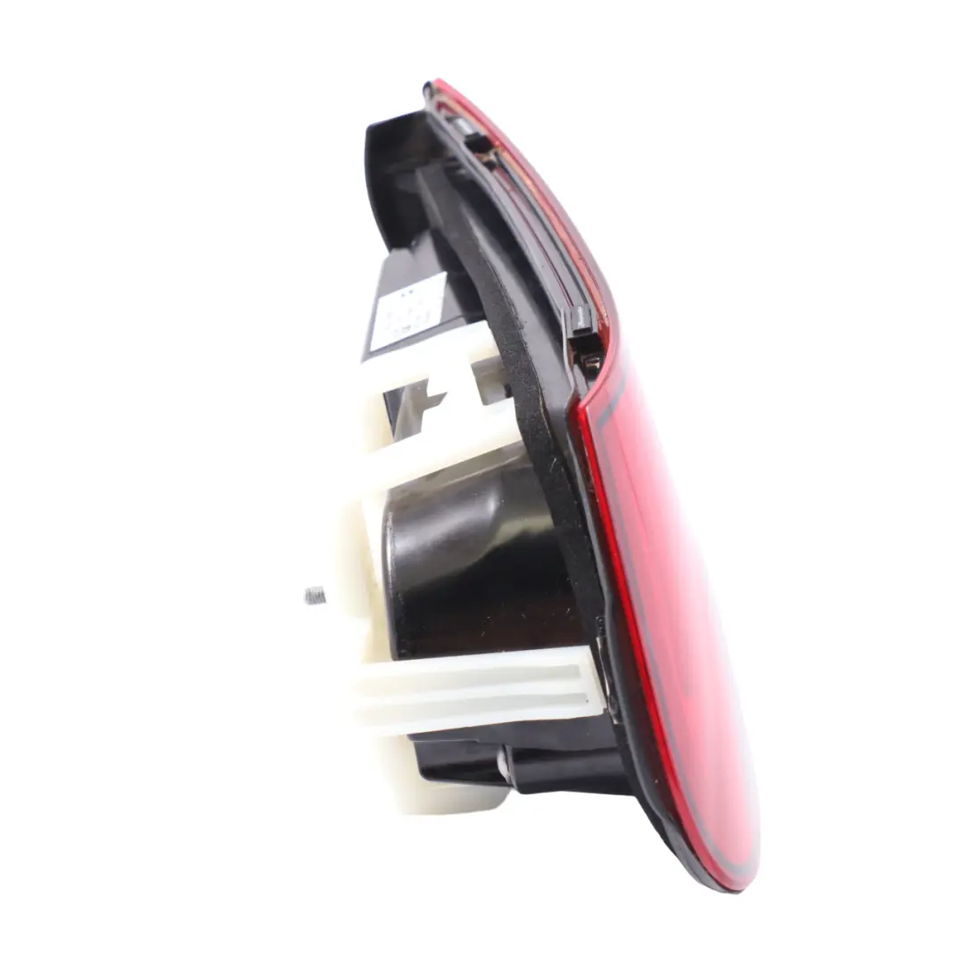Lampe d'éclairage coffre hayon arrière droite pour Mercedes GLC X253 à propos du numéro de pièce A2539062603 Mercedes GLC X253 Lampe d'éclairage coffre hayon arrière droite - SKU A2539062603 - Numéro de pièce A2539062603