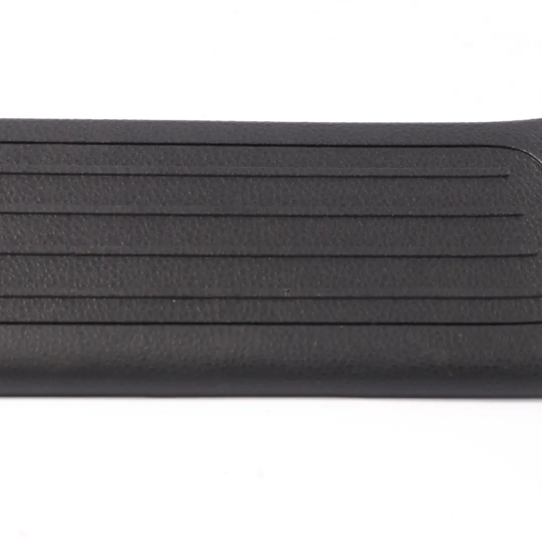 Guida Coperchio soglia portiera posteriore sinistro per Mercedes C292 con numero di parte A2926801300 Mercedes C292 Guida Coperchio soglia portiera posteriore sinistro - SKU A2926801300 - Numero di parte A2926801300