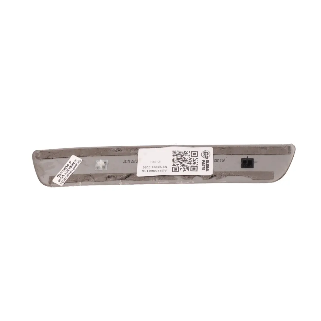 Panneau recouvrement seuil porte arrière gauche pour Mercedes W169 à propos du numéro de pièce A2926860136 Mercedes W169 Panneau recouvrement seuil porte arrière gauche - SKU A2926860136 - Numéro de pièce A2926860136