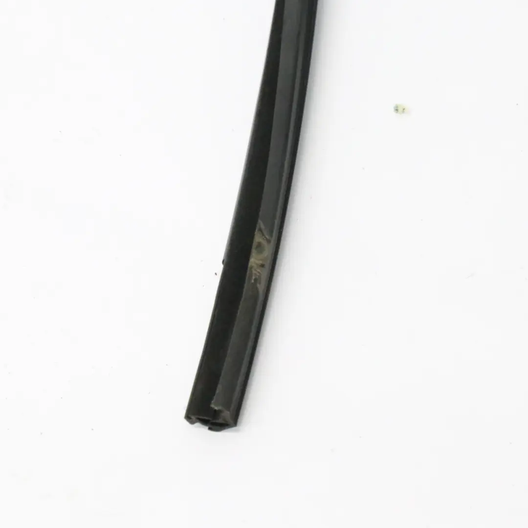 Türdichtung Fenster hinten links Führungsrahmen für Mercedes C292 mit Teilenummer A2927350125 Mercedes C292 Türdichtung Fenster hinten links Führungsrahmen - SKU A2927350125 - Teilenummer A2927350125