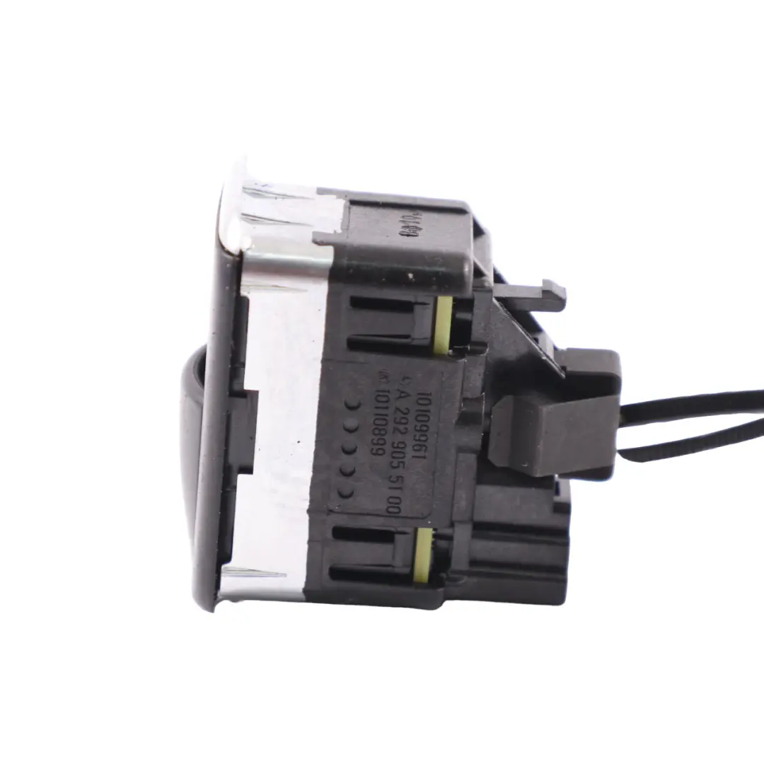 Interruttore apertura coperchio bagagliaio porta anteriore per Mercedes GLE C292 con numero di parte A2929055100 Mercedes GLE C292 Interruttore apertura coperchio bagagliaio porta anteriore - SKU A2929055100 - Numero di parte A2929055100