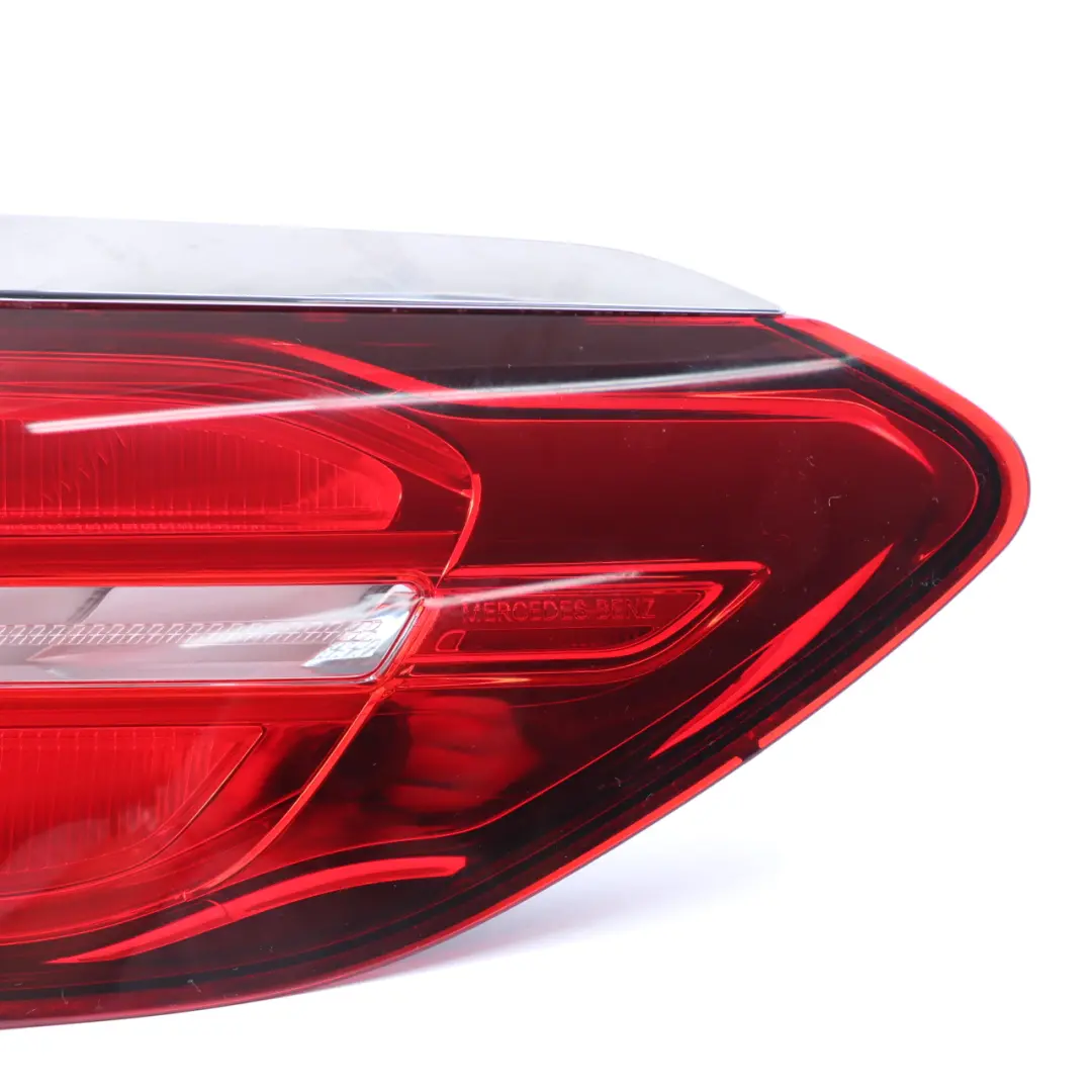 Fanale posteriore destro Fanale laterale per Mercedes GLC C253 GLE C292 con numero di parte A2929065200 Mercedes GLC C253 GLE C292 Fanale posteriore destro Fanale laterale - SKU A2929065200 - Numero di parte A2929065200