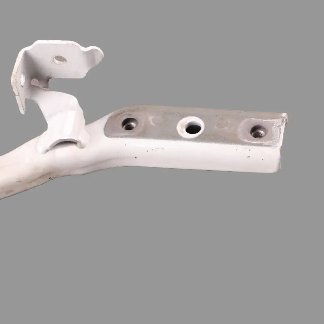 Cerniera cofano motore sinistra bianco artico - 9147 per Mercedes W447 con numero di parte A4478807500 Mercedes W447 Cerniera cofano motore sinistra bianco artico - 9147 - SKU A4478807500-ARW - Numero di parte A4478807500