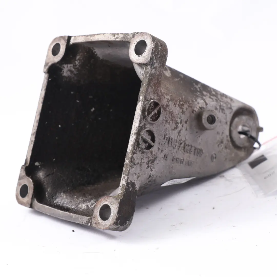 M103 Supporto staffa motore per Mercedes W124 con numero di parte A6032236204 Mercedes W124 M103 Supporto staffa motore - SKU A6032236204 - Numero di parte A6032236204