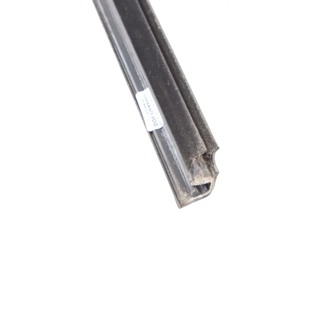 Burlete de Puerta Delantero Izquierdo para Mercedes W639 con número de pieza A6397200424 Mercedes W639 Burlete de Puerta Delantero Izquierdo - SKU A6397200424 - Número de pieza A6397200424