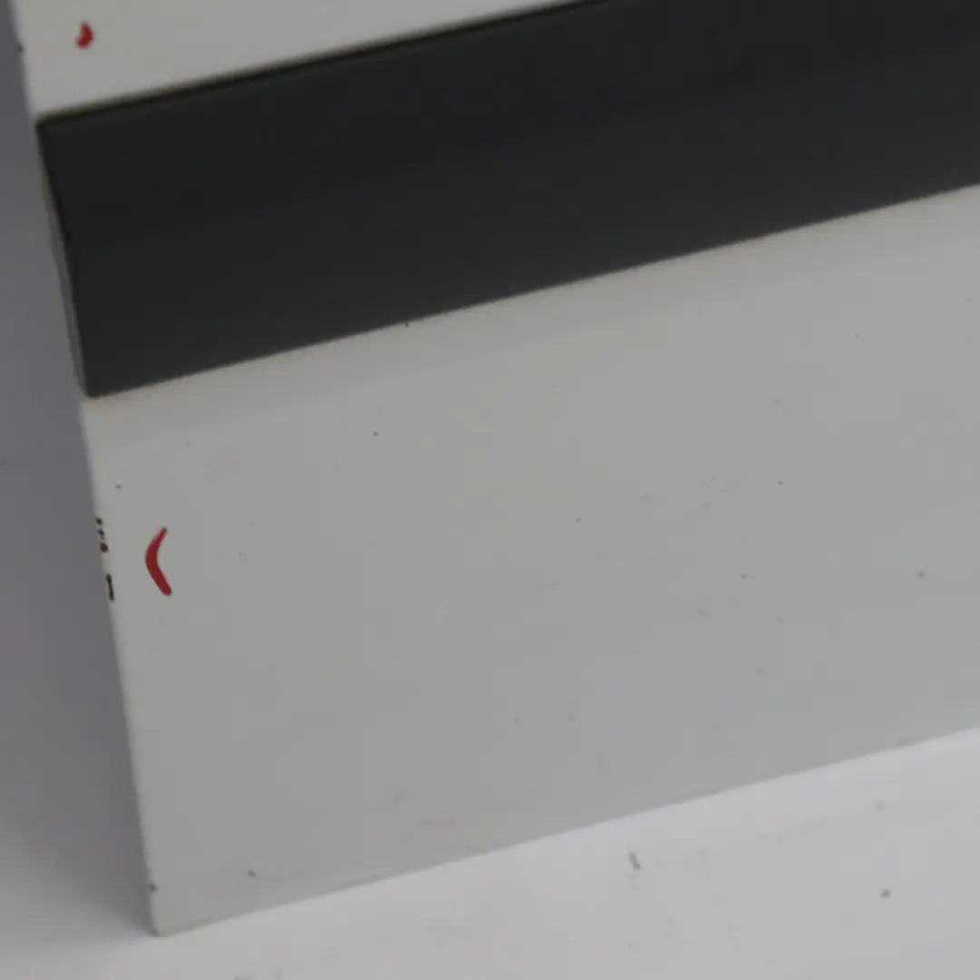 Pannello di copertura anteriore destro bianco artico - 9174 per Mercedes Vito W639 con numero di parte A6397201105 Mercedes Vito W639 Pannello di copertura anteriore destro bianco artico - 9174 - SKU A6397201105-ARW4 - Numero di parte A6397201105