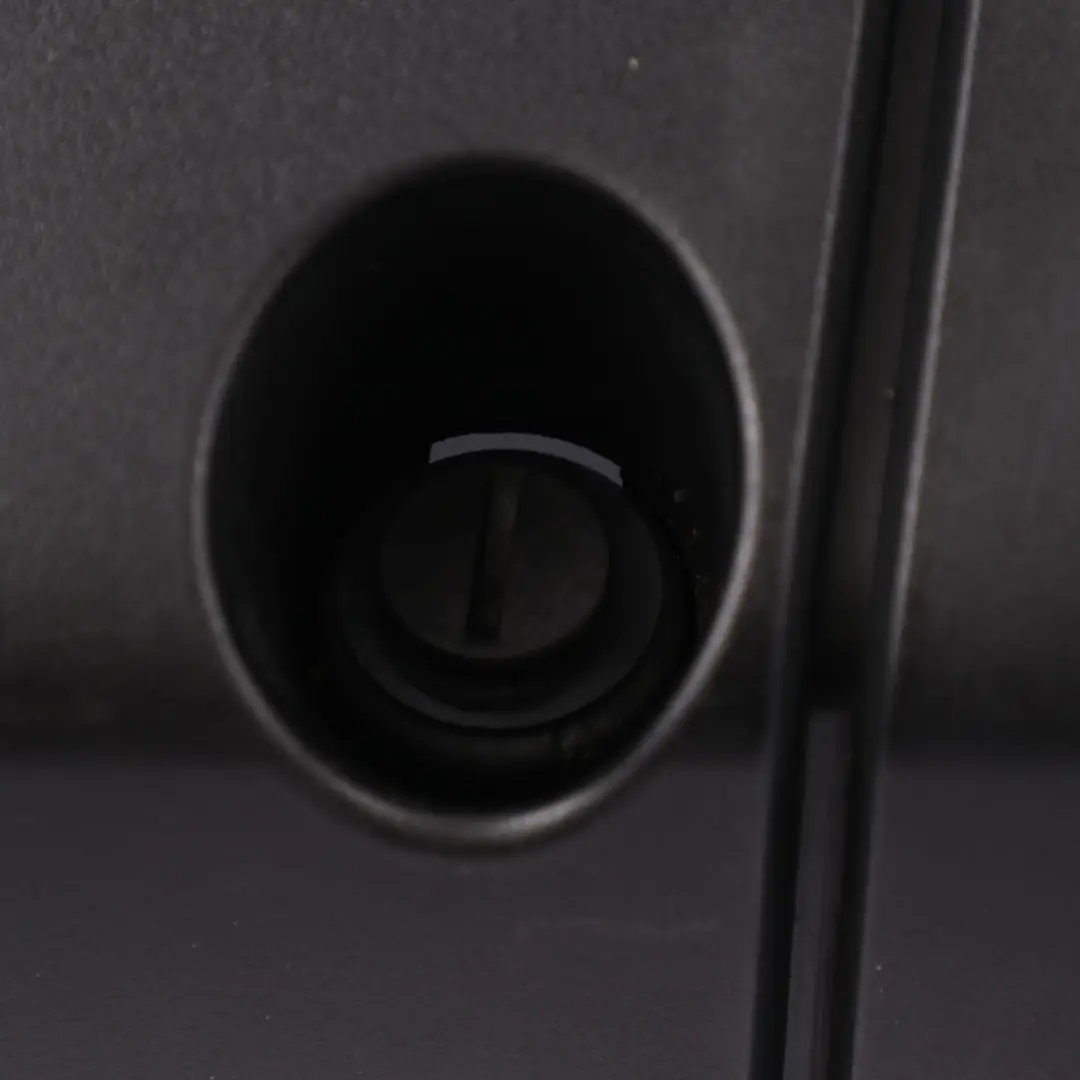 Capot Capot moteur gauche Upper Top Trim pour Mercedes W204 à propos du numéro de pièce A6510101667 Mercedes W204 Capot Capot moteur gauche Upper Top Trim - SKU A6510101667 - Numéro de pièce A6510101667