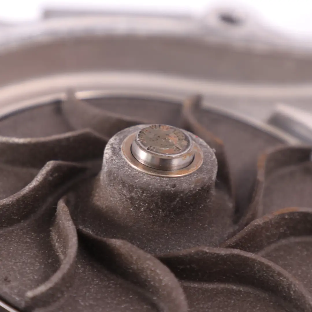 Mercedes W639 Moteur Pompe à Eau Unité de Refroidissement - SKU A6512003401 - Numéro de pièce A6512003401