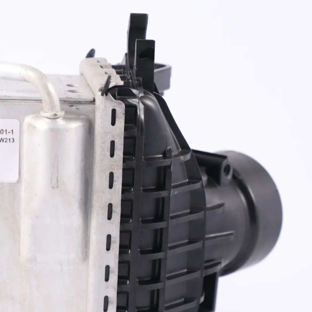 OM654 Diesel Intercooler Enfriador Carga Aire Radiador A6540900100 para Mercedes W213 con número de pieza A6540904101 Mercedes W213 OM654 Diesel Intercooler Enfriador Carga Aire Radiador A6540900100 - SKU A6540904101-1 - Número de pieza A6540904101