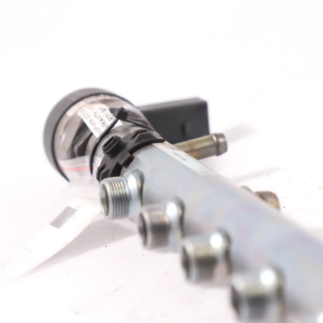 OM656 Linea Rail Inyeccion Combustible para Mercedes W213 Diesel con número de pieza A6560700095 Mercedes W213 Diesel OM656 Linea Rail Inyeccion Combustible - SKU A6560700095 - Número de pieza A6560700095