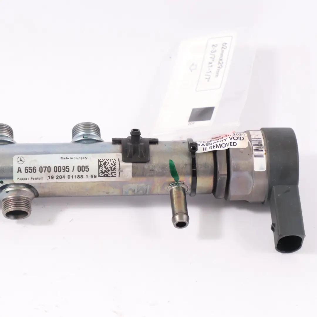OM656 Linea Rail Inyeccion Combustible para Mercedes W213 Diesel con número de pieza A6560700095 Mercedes W213 Diesel OM656 Linea Rail Inyeccion Combustible - SKU A6560700095 - Número de pieza A6560700095