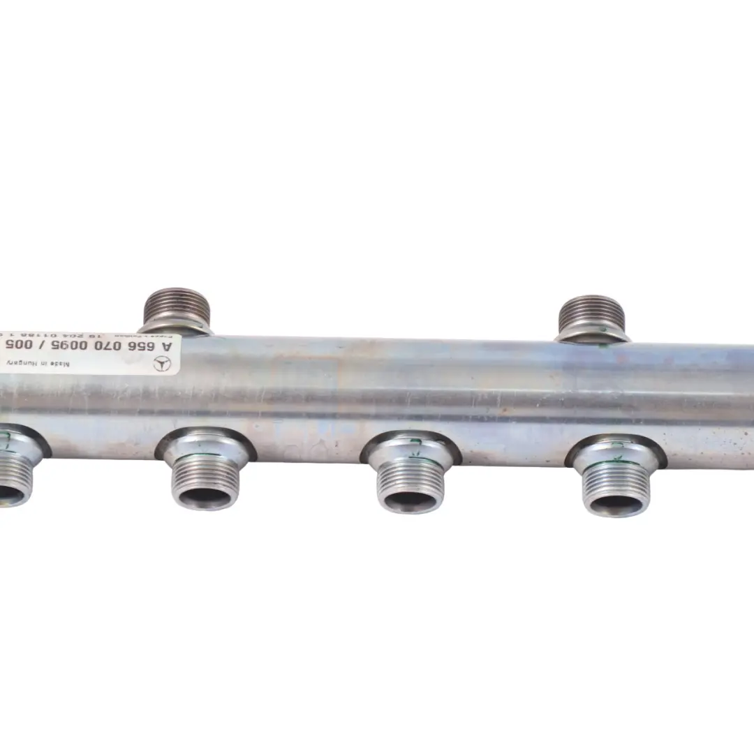 OM656 Rail d'injection de carburant pour Mercedes W213 Diesel à propos du numéro de pièce A6560700095 Mercedes W213 Diesel OM656 Rail d'injection de carburant - SKU A6560700095 - Numéro de pièce A6560700095