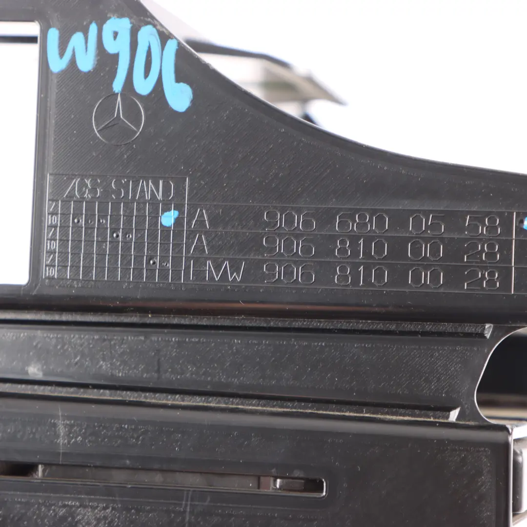 Support Cendrier Console Centrale pour Mercedes Sprinter W906 à propos du numéro de pièce A9066800558 Mercedes Sprinter W906 Support Cendrier Console Centrale - SKU A9066800558 - Numéro de pièce A9066800558