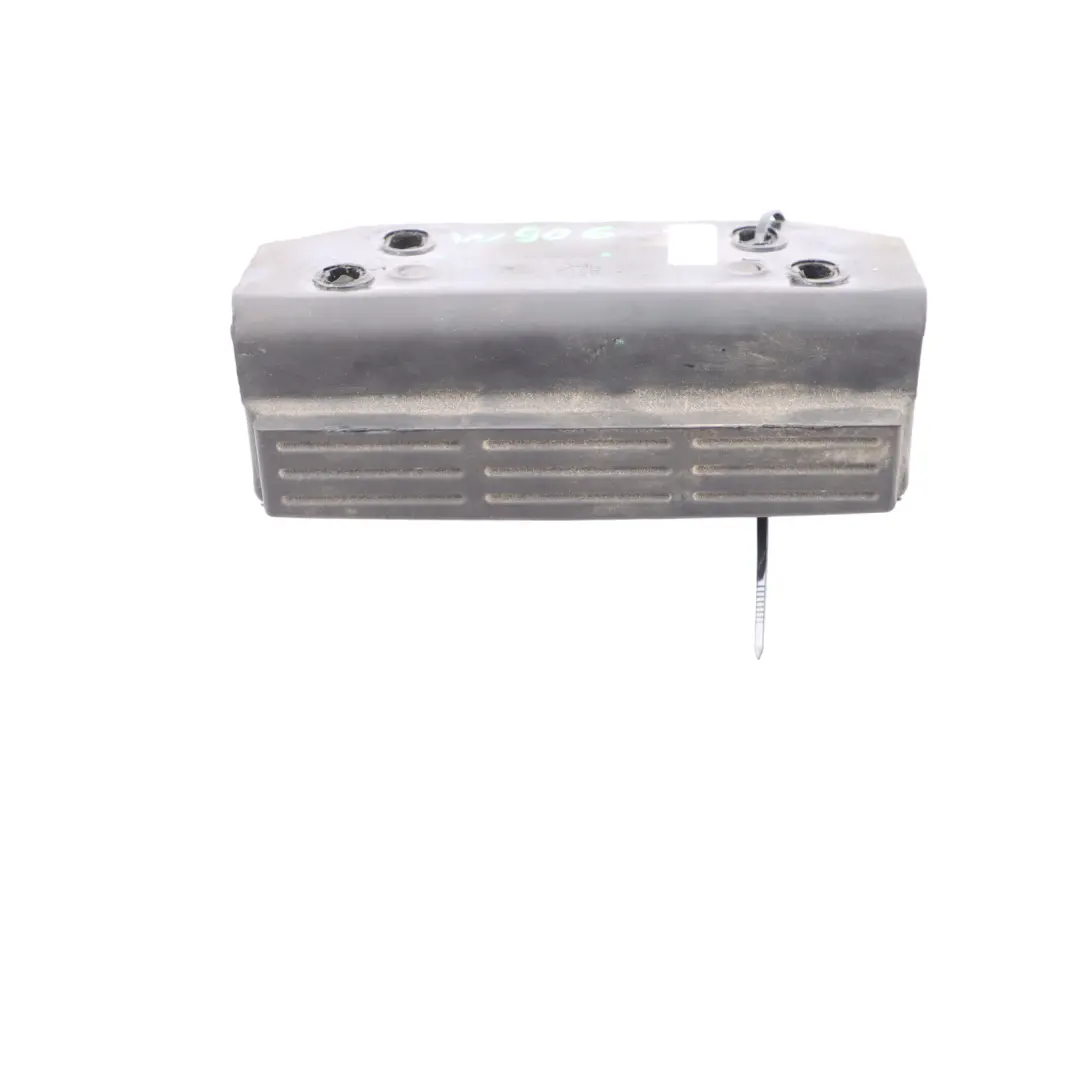 Mercedes Sprinter W906 Support pour interrupteur porte coulissante - SKU A9067330572 - Numéro de pièce A9067330572