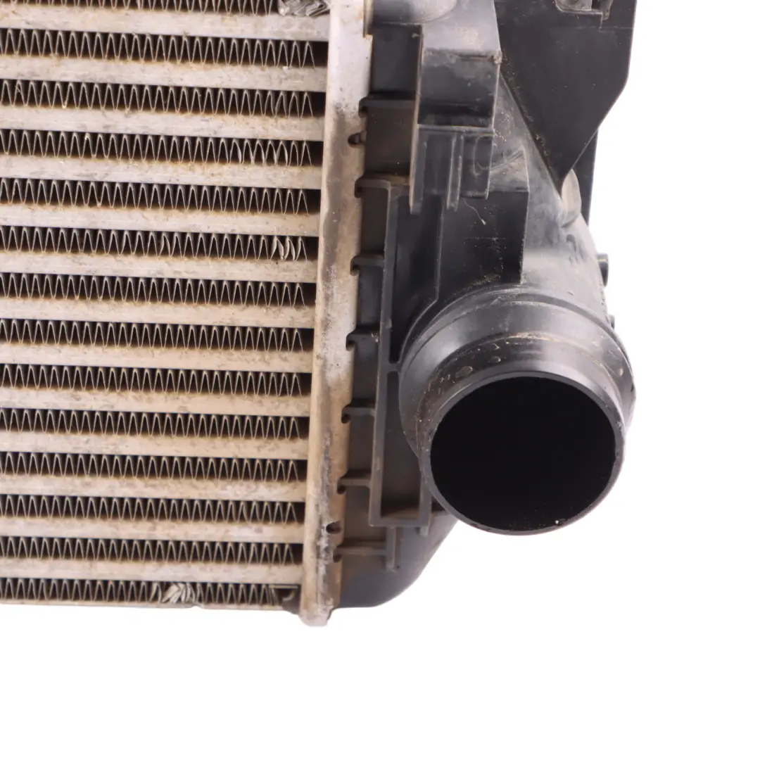 W907 Intercooler Chłodnica Powietrza do Mercedes Sprinter o numerze A9075011600 Mercedes Sprinter W907 Intercooler Chłodnica Powietrza - SKU A9075011600 - Numer Części A9075011600