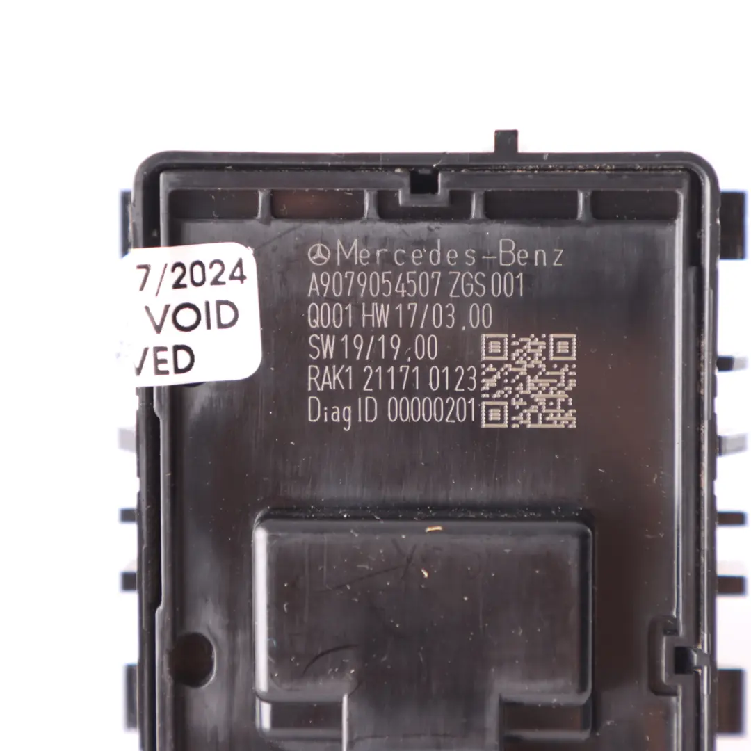 W907 Interrupteur Lève-Vitre Régulation Porte Avant Gauche pour Mercedes à propos du numéro de pièce A9079054507 Mercedes W907 Interrupteur Lève-Vitre Régulation Porte Avant Gauche - SKU A9079054507 - Numéro de pièce A9079054507