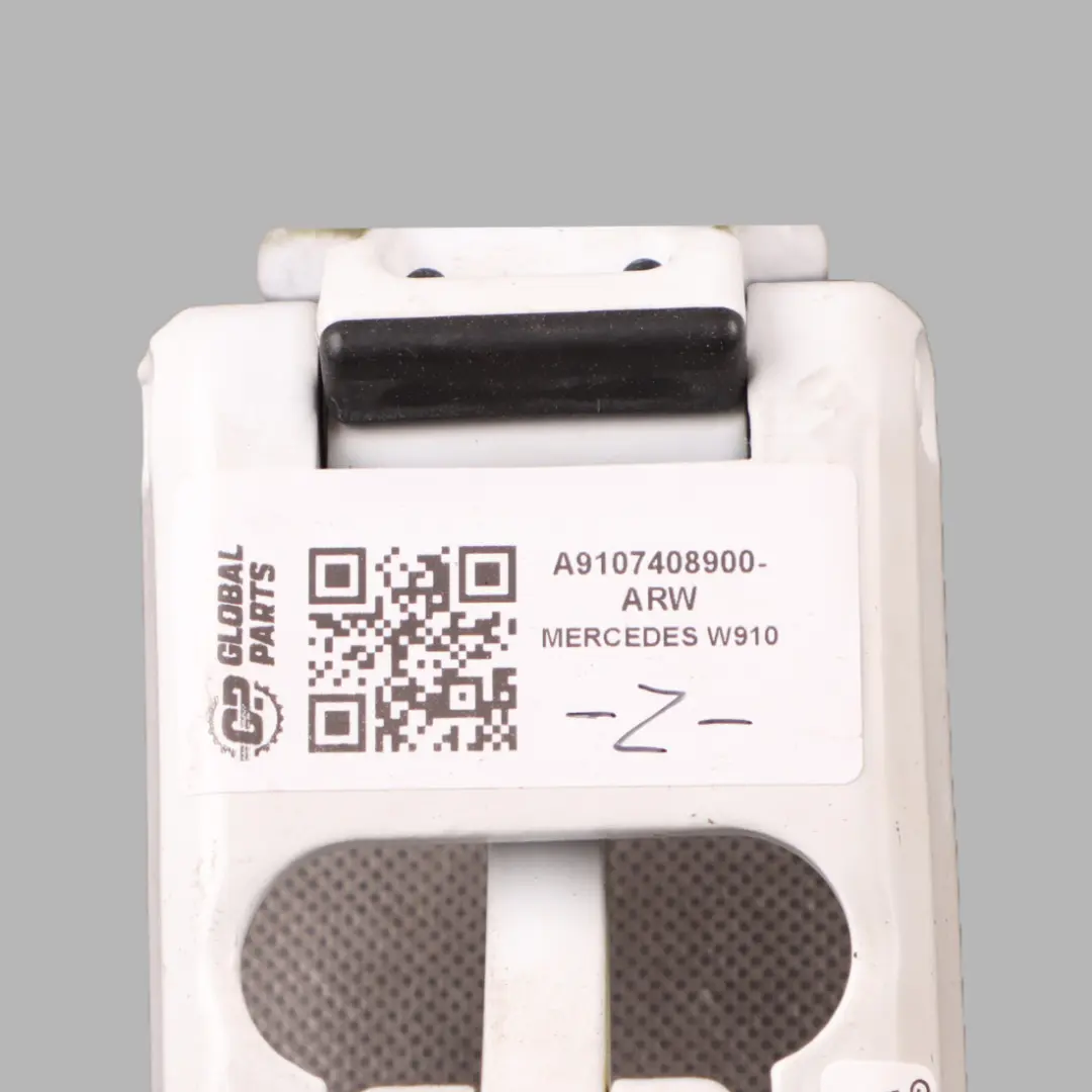 W907 Bisagra Puerta Trasera Izquierda Superior Blanco Ártico - 9147 para Mercedes con número de pieza A9107408900 Mercedes W907 Bisagra Puerta Trasera Izquierda Superior Blanco Ártico - 9147 - SKU A9107408900-ARW - Número de pieza A9107408900