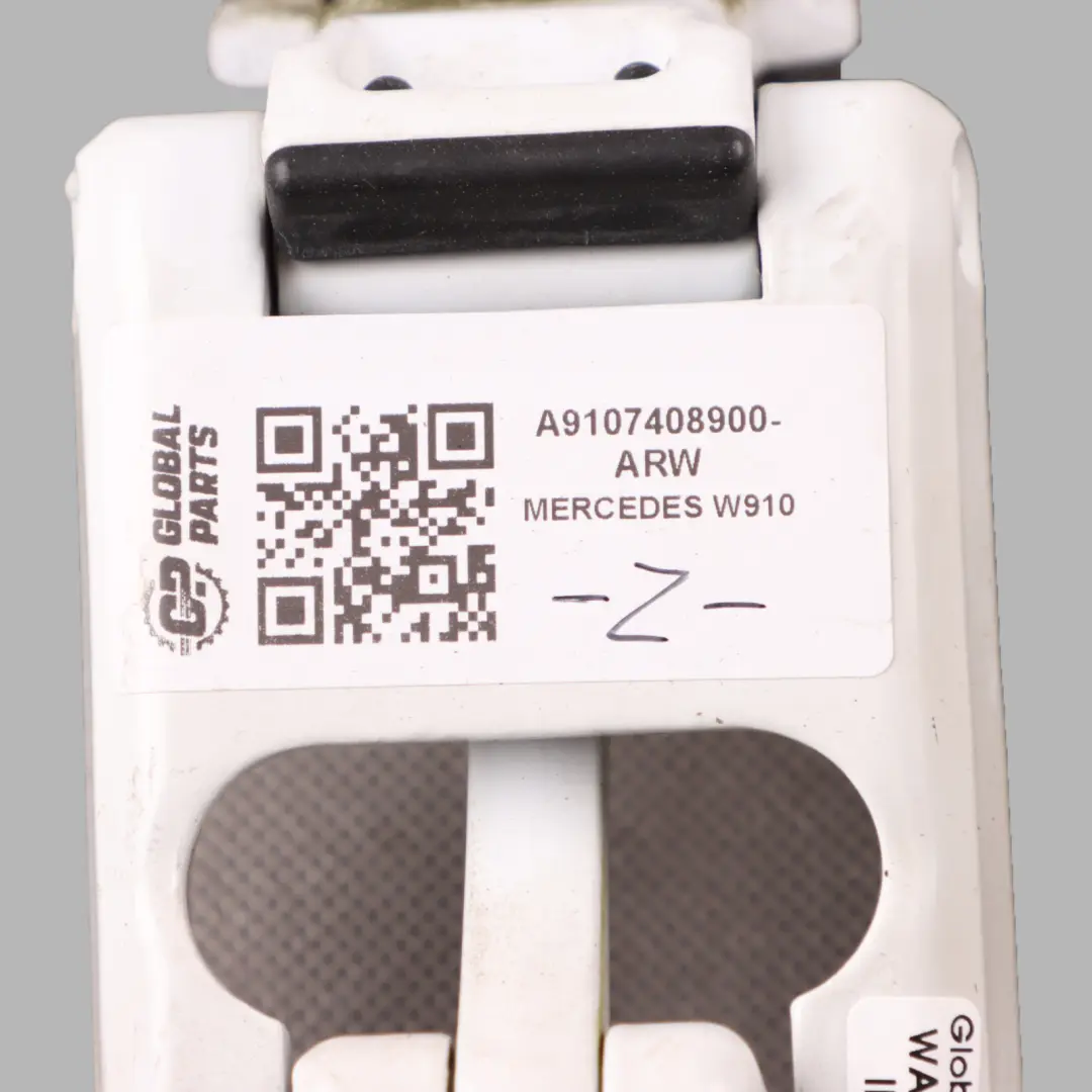 W907 Cerniera porta posteriore sinistra superiore bianco artico - 9147 per Mercedes con numero di parte A9107408900 Mercedes W907 Cerniera porta posteriore sinistra superiore bianco artico - 9147 - SKU A9107408900-ARW - Numero di parte A9107408900