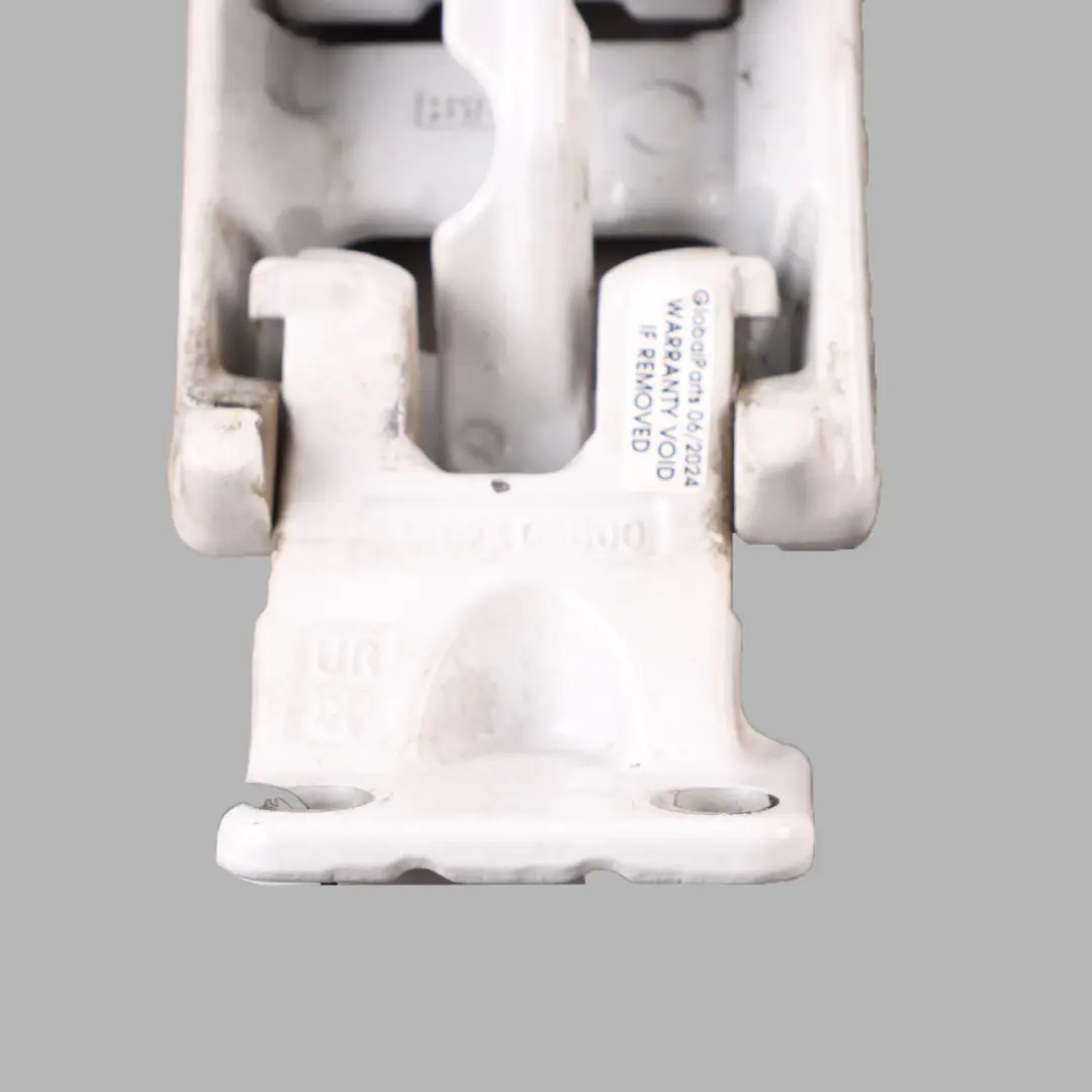 W907 W910 Cerniera porta posteriore destra inferiore bianco artico 9147 per Mercedes con numero di parte A9107409600 Mercedes W907 W910 Cerniera porta posteriore destra inferiore bianco artico 9147 - SKU A9107409600-ARW - Numero di parte A9107409600