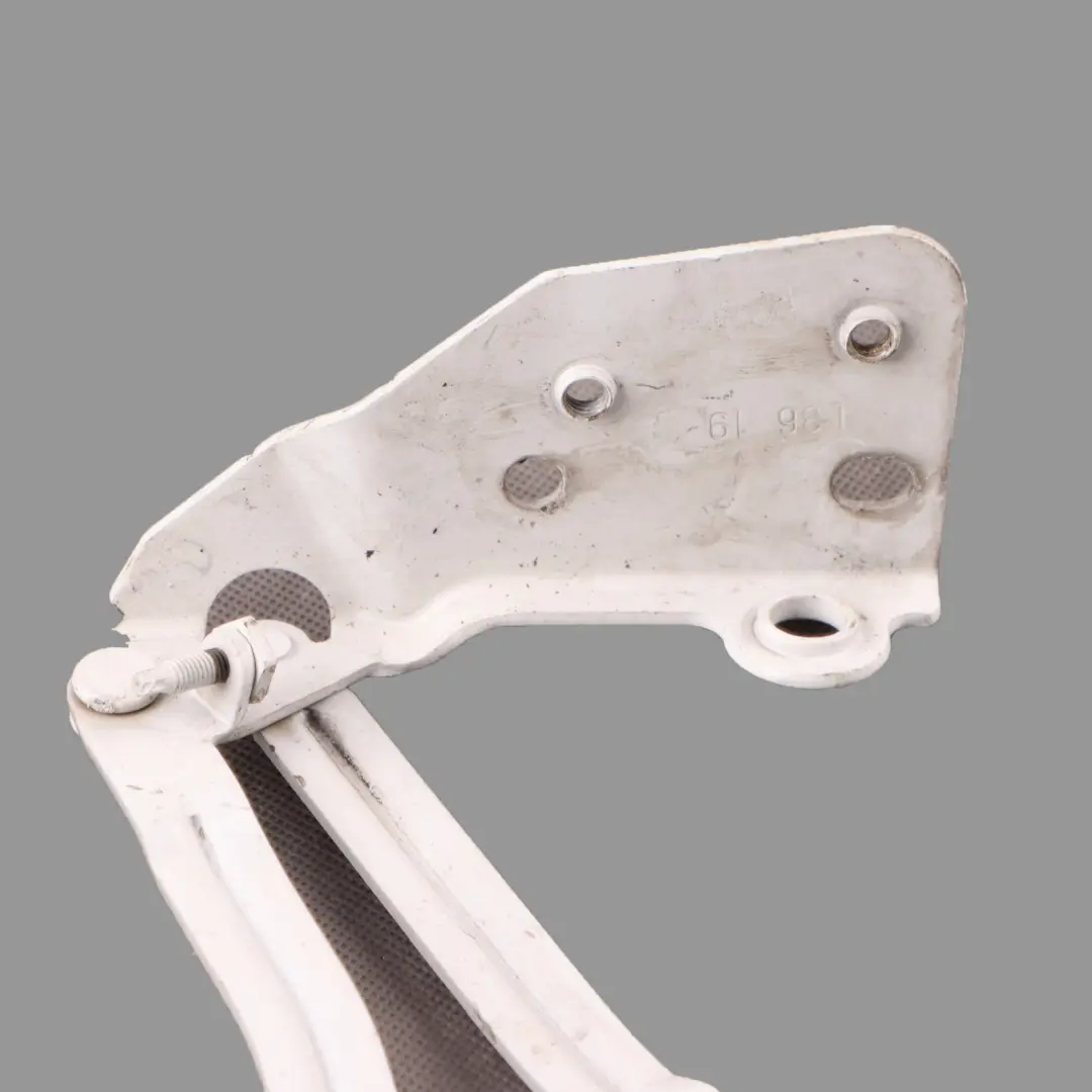 W907 W910 Capó Bisagra Izquierda Arctic White - 9147 para Mercedes con número de pieza A9108803000 Mercedes W907 W910 Capó Bisagra Izquierda Arctic White - 9147 - SKU A9108803000-ARW - Número de pieza A9108803000