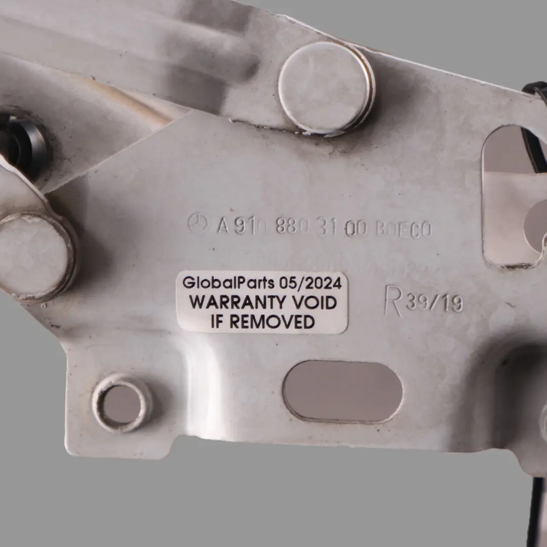 W907 Motor Hauben Scharnier Vorne Rechts Weiß für Mercedes mit Teilenummer A9108803100 Mercedes W907 Motor Hauben Scharnier Vorne Rechts Weiß - SKU A9108803100 - Teilenummer A9108803100