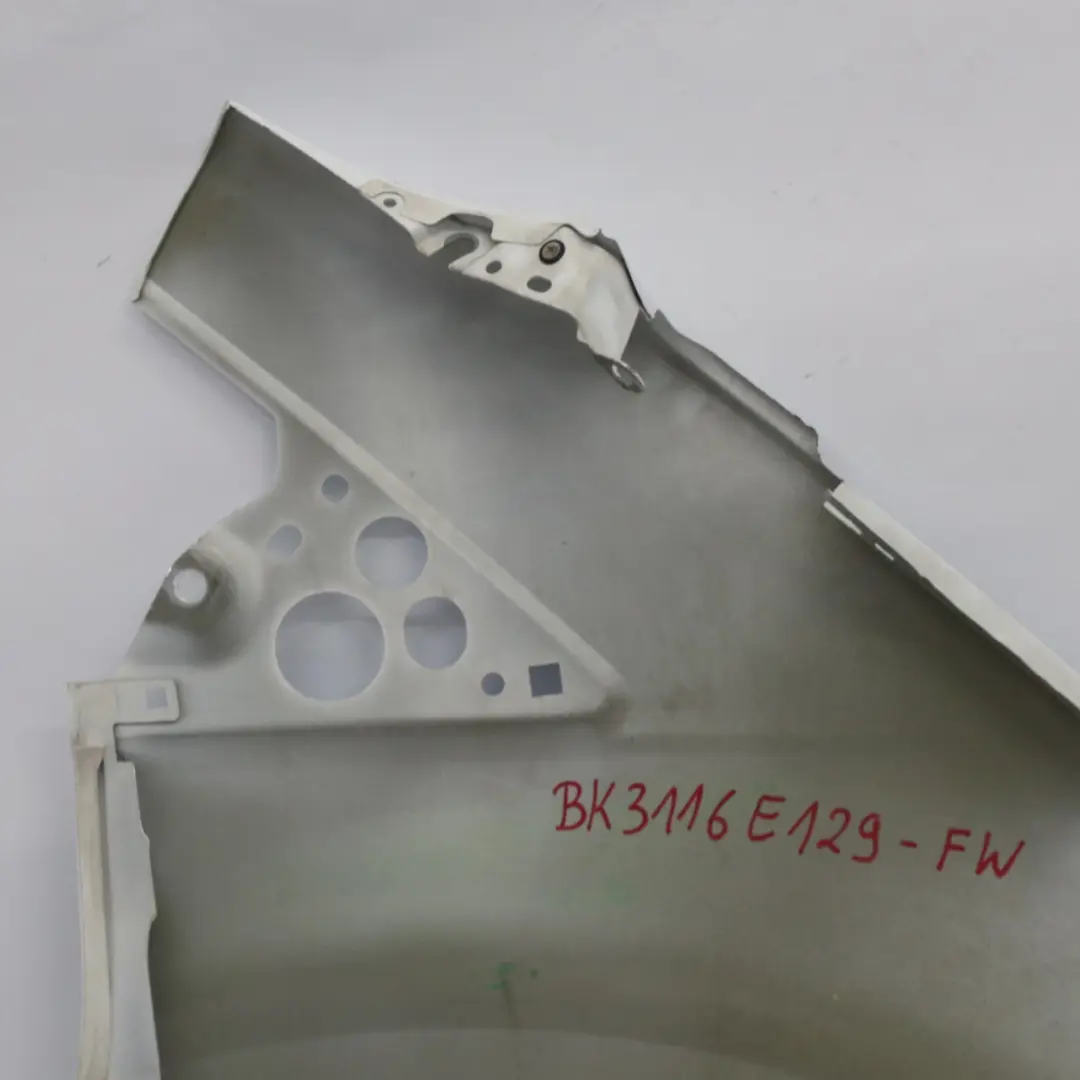 Mk8 Pannello laterale anteriore sinistro parafango ala Frozen White per Ford Transit con numero di parte BK3116E129 Ford Transit Mk8 Pannello laterale anteriore sinistro parafango ala Frozen White - SKU BK3116E129-FW1 - Numero di parte BK3116E129