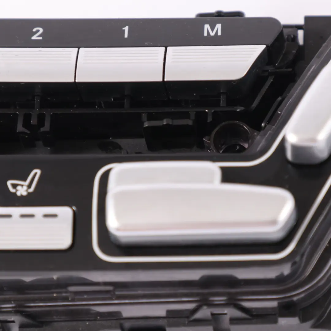 Przełącznik Regulacji Fotela Przedni Prawy do Mercedes W221 o numerze A2218709358 Mercedes W221 Przełącznik Regulacji Fotela Przedni Prawy - SKU lhd-A2218709358 - Numer Części A2218709358