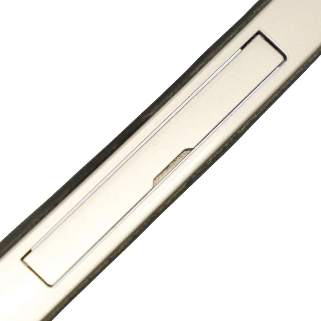 Moulure toit Bande gauche Garniture garde Kaschmir Silver A72 pour BMW E82 Coupe à propos du numéro de pièce P0036149 BMW E82 Coupe Moulure toit Bande gauche Garniture garde Kaschmir Silver A72 - SKU P0036149-KAS - Numéro de pièce P0036149