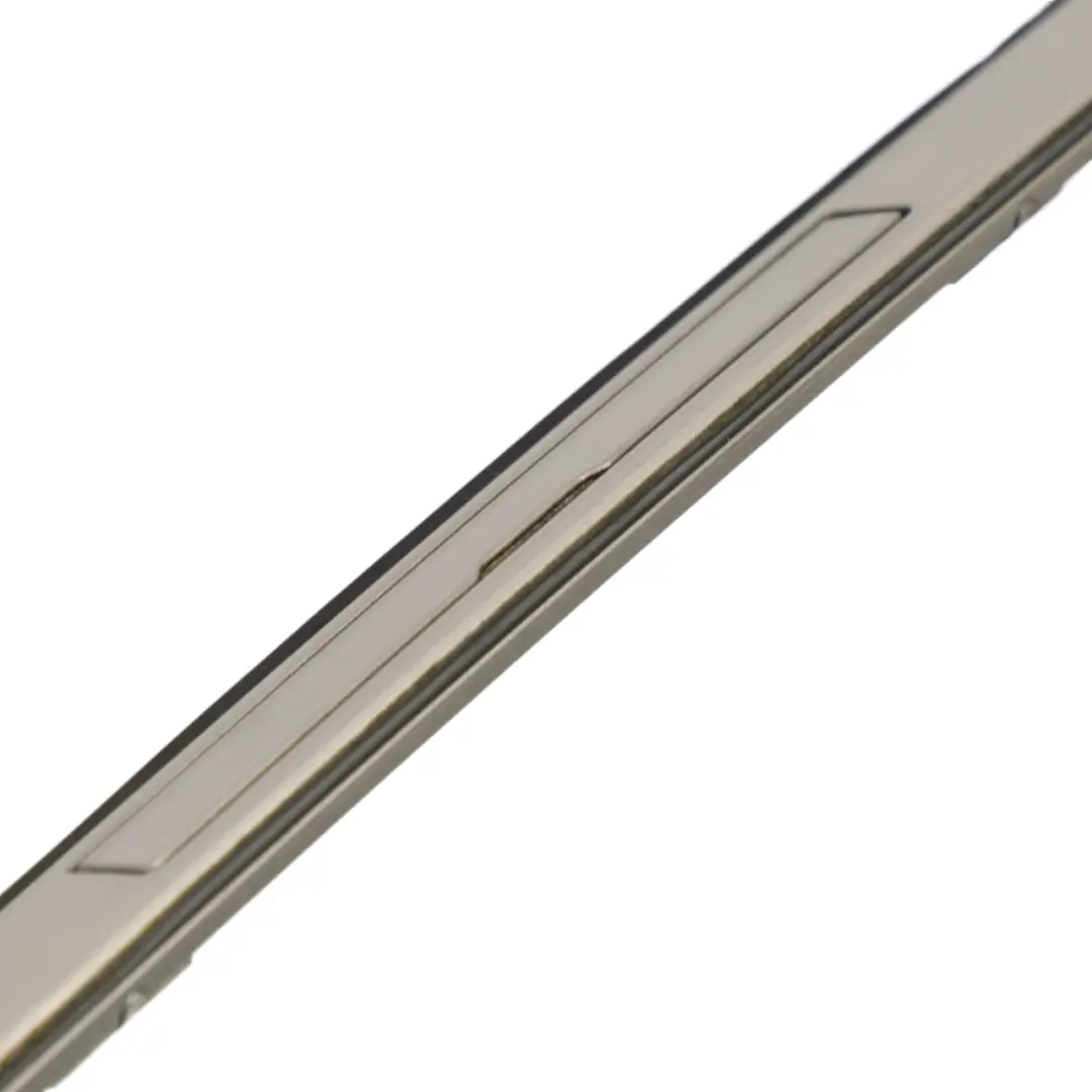 Moulure toit Bande gauche Garniture garde Kaschmir Silver A72 pour BMW E82 Coupe à propos du numéro de pièce P0036149 BMW E82 Coupe Moulure toit Bande gauche Garniture garde Kaschmir Silver A72 - SKU P0036149-KAS - Numéro de pièce P0036149