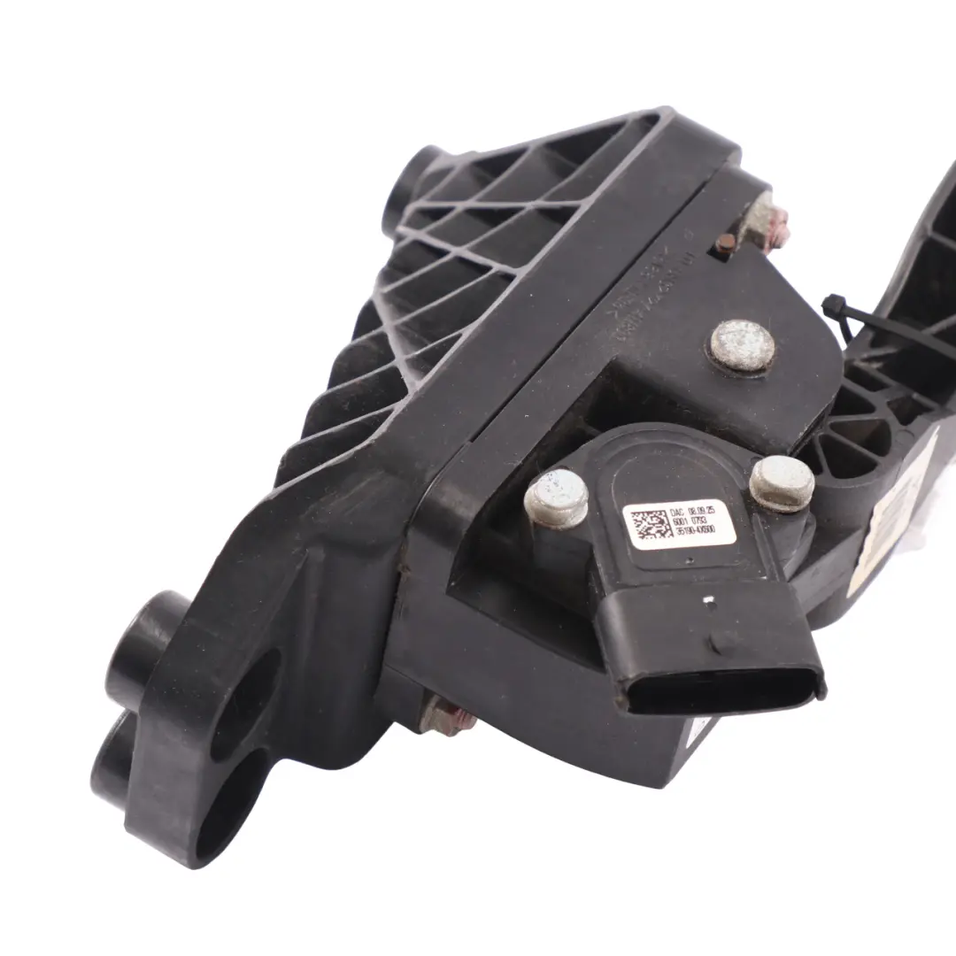 Accelerator Throttle Gas Pedal Assembly to Hyundai H - 1 with Part number 32700-4H800 Hyundai H - 1 Accelerator Throttle Gas Pedal Assembly - SKU rhd-32700-4H800 - Part number 32700-4H800