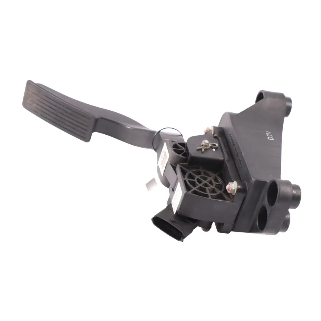 Accelerator Throttle Gas Pedal Assembly to Hyundai H - 1 with Part number 32700-4H800 Hyundai H - 1 Accelerator Throttle Gas Pedal Assembly - SKU rhd-32700-4H800 - Part number 32700-4H800