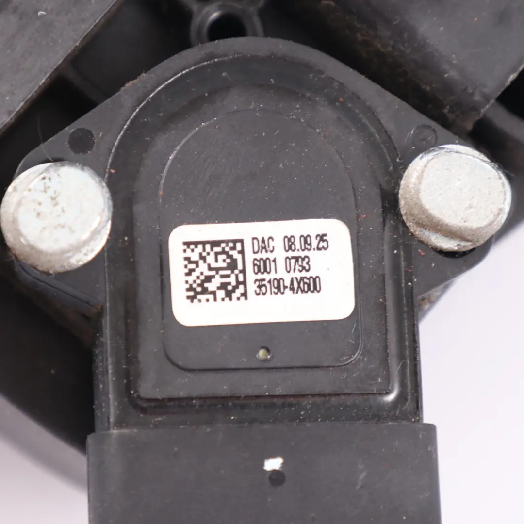 Hyundai H - 1 Accelerator Throttle Gas Pedal Assembly - SKU rhd-32700-4H800 - Part number 32700-4H800