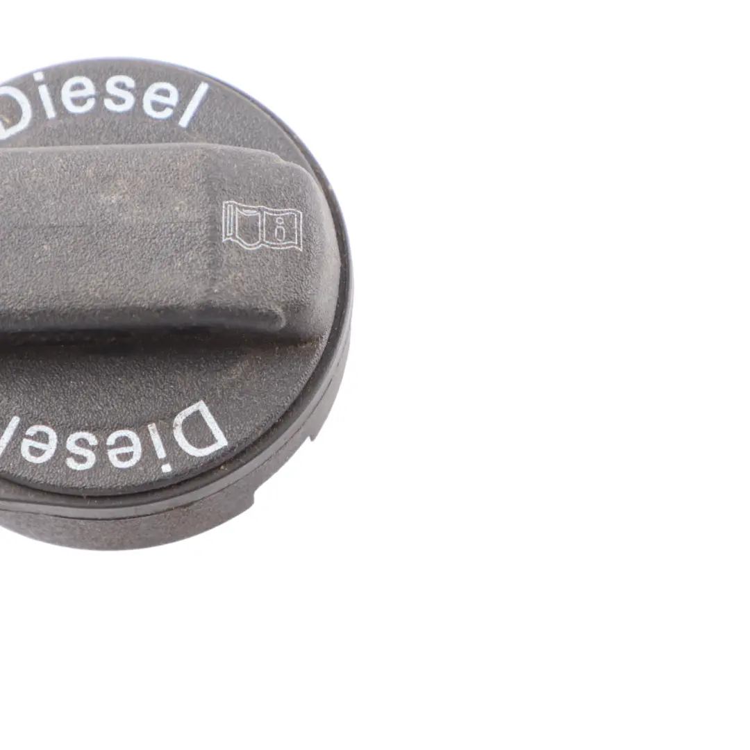 Tappo Serbatoio Carburante Diesel Nero per Audi A3 8P A4 B7 con numero di parte 1J0201553AJ Audi A3 8P A4 B7 Tappo Serbatoio Carburante Diesel Nero - SKU 1J0201553AJ - Numero di parte 1J0201553AJ