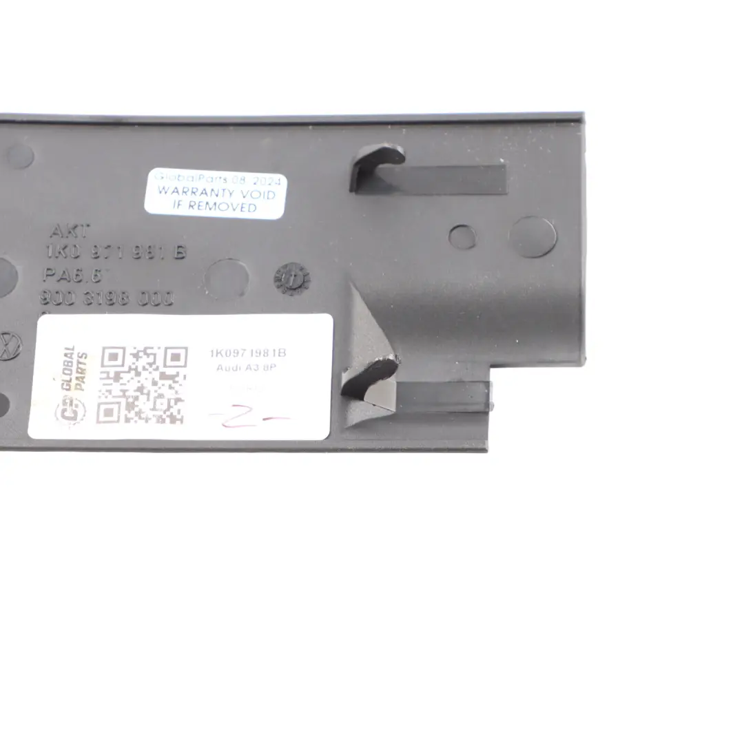 Pannello Copertura Del Sedile Anteriore Interno Sinistro per Audi A3 8P con numero di parte 1K0971981B Audi A3 8P Pannello Copertura Del Sedile Anteriore Interno Sinistro - SKU 1K0971981B - Numero di parte 1K0971981B