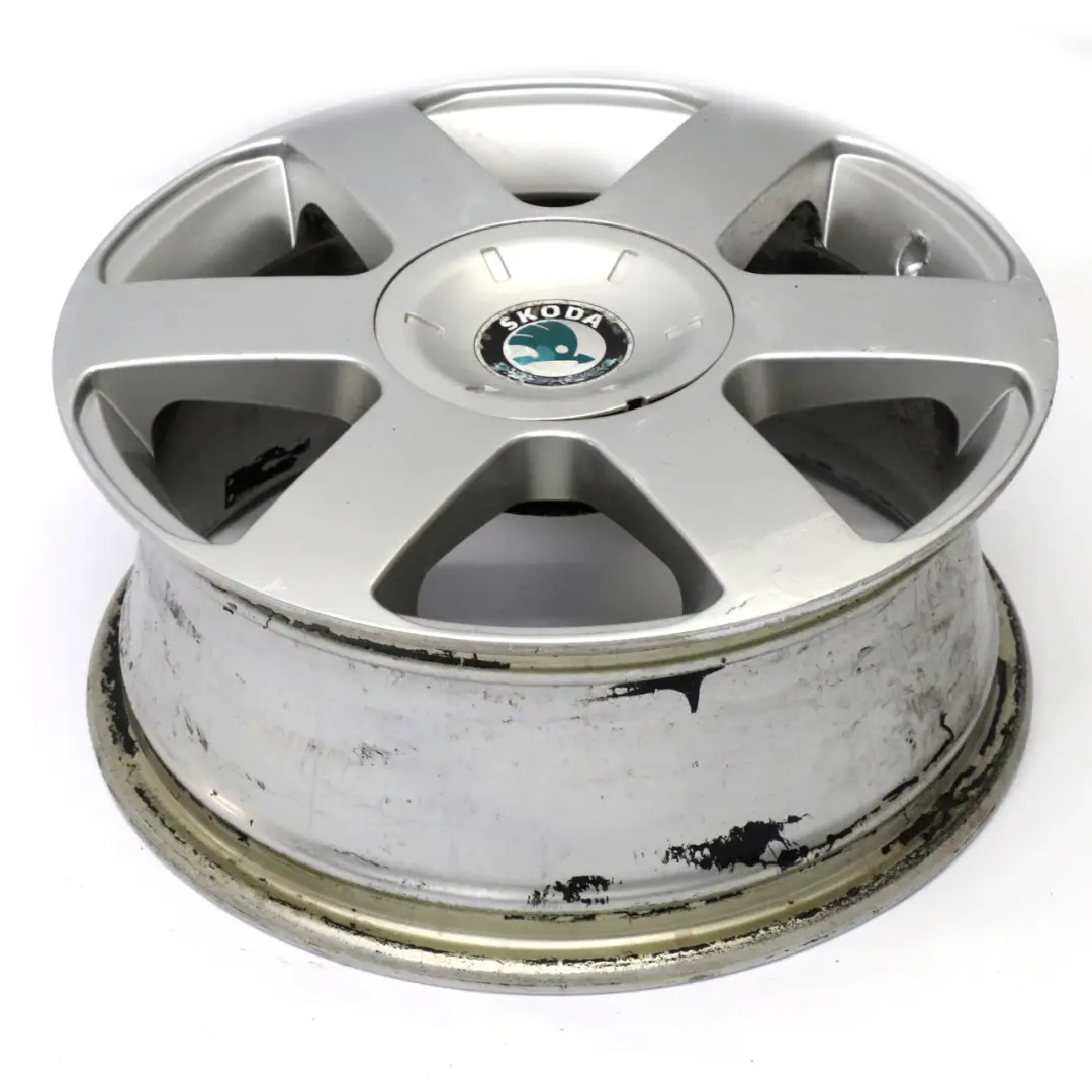 Cerchio in lega argento 6,5J 16" ET:50 per Skoda Octavia II con numero di parte 1Z0601025B Skoda Octavia II Cerchio in lega argento 6,5J 16" ET:50 - SKU 1Z0601025B-2 - Numero di parte 1Z0601025B