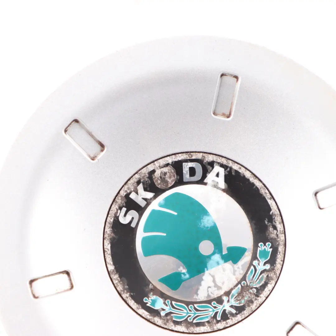 Enjoliveur de roue centrale Argent pour Skoda Octavia II à propos du numéro de pièce 1Z0601149 Skoda Octavia II Enjoliveur de roue centrale Argent - SKU 1Z0601149 - Numéro de pièce 1Z0601149