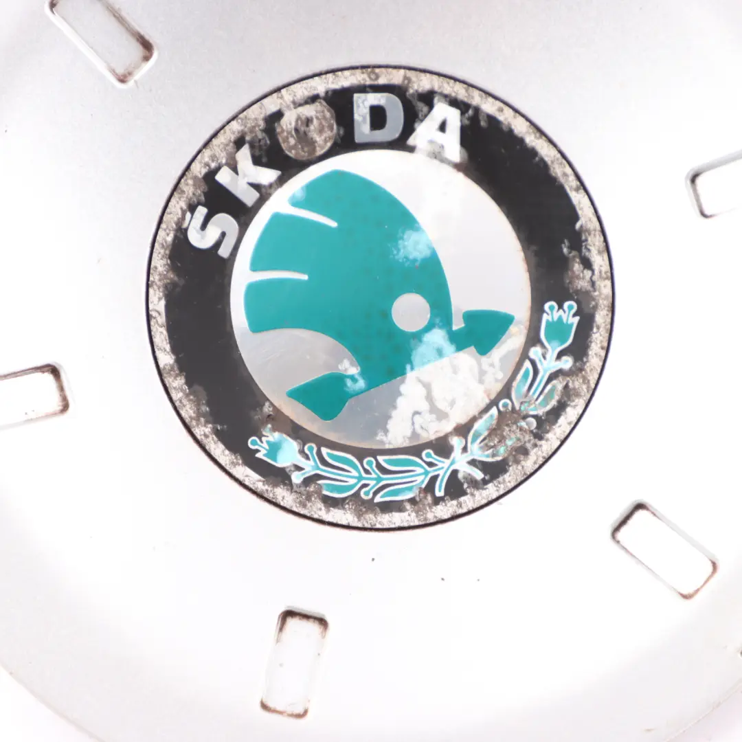 Mitte Radzierblende Silber für Skoda Octavia II mit Teilenummer 1Z0601149 Skoda Octavia II Mitte Radzierblende Silber - SKU 1Z0601149 - Teilenummer 1Z0601149