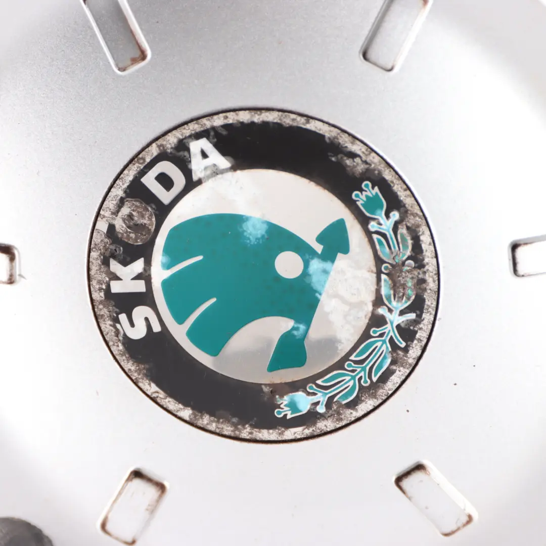 Copriruota Centrale Argento per Skoda Octavia II con numero di parte 1Z0601149 Skoda Octavia II Copriruota Centrale Argento - SKU 1Z0601149 - Numero di parte 1Z0601149
