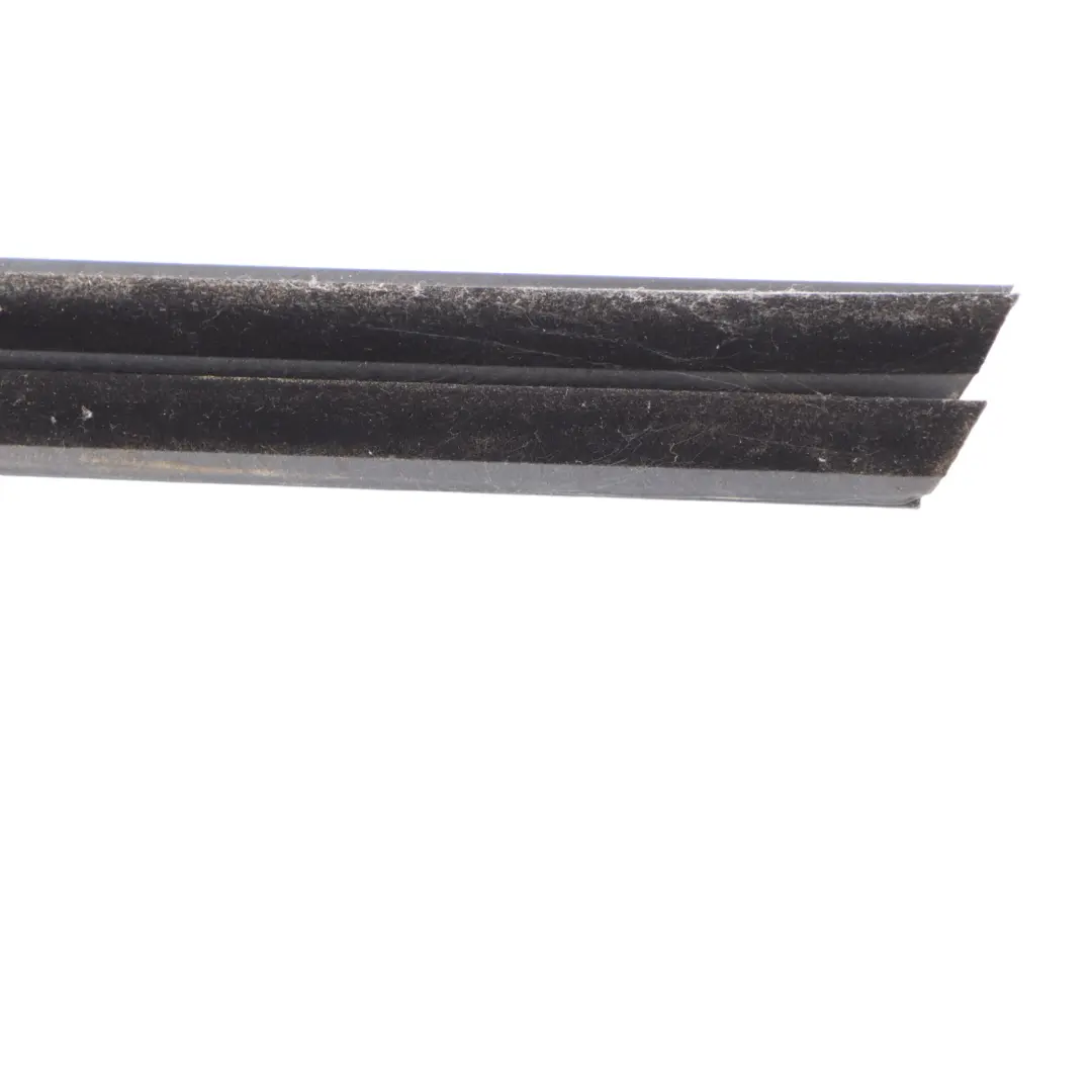 Skoda Octavia 2 Porte Finestrino Guarnizione Interna Anteriore Sinistra Gomma - SKU 1Z0837479A - Numero di parte 1Z0837479A