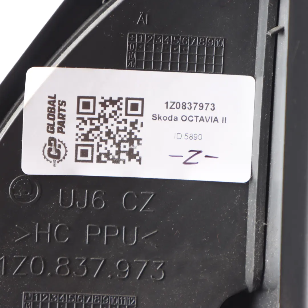 Couvercle intérieur de rétroviseur passager gauche pour Skoda Octavia II à propos du numéro de pièce 1Z0837973 Skoda Octavia II Couvercle intérieur de rétroviseur passager gauche - SKU 1Z0837973 - Numéro de pièce 1Z0837973