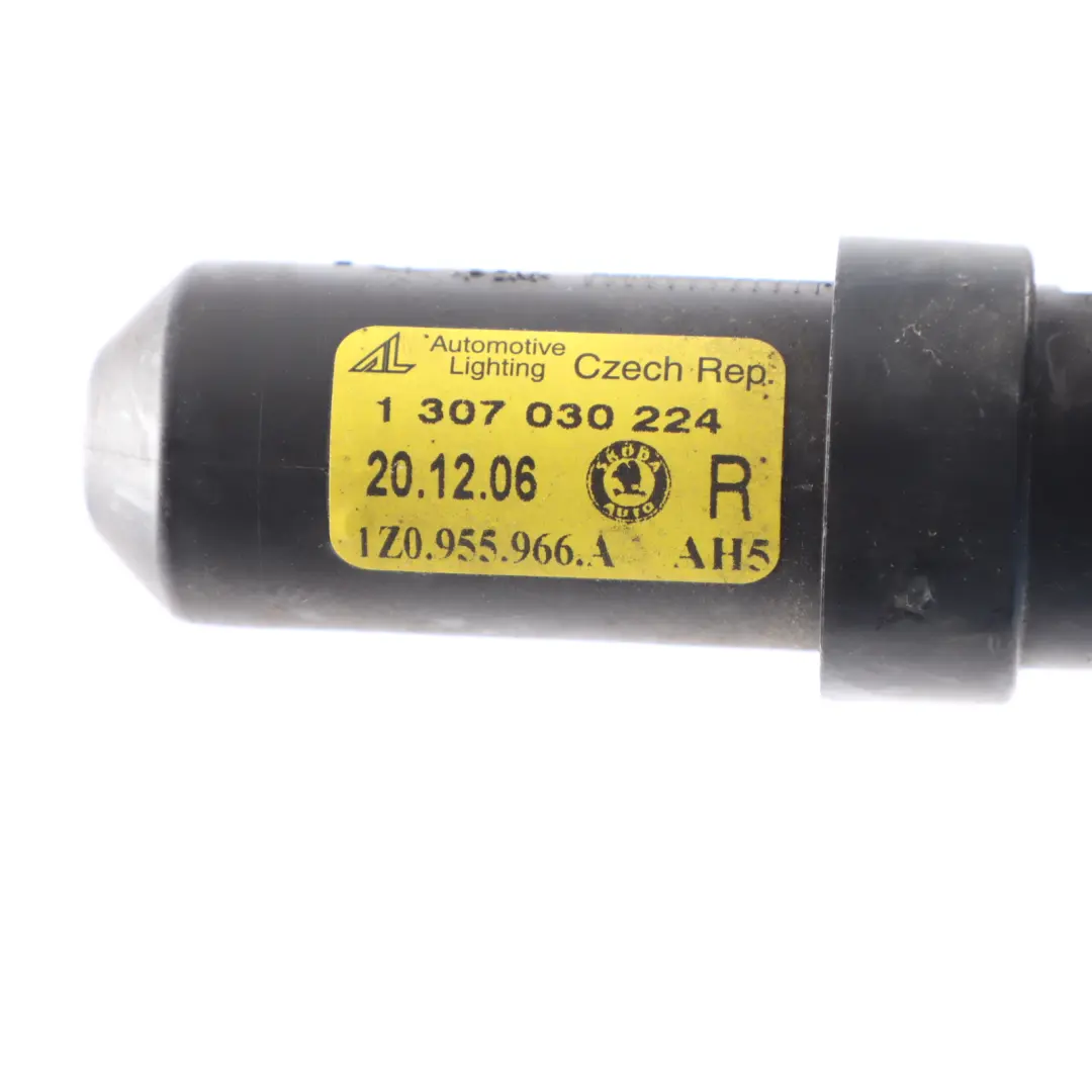 Head Light Washer Fluid Jet Right O/S Spray Nozzle to Skoda Octavia II with Part number 1Z0955966A Skoda Octavia II Head Light Washer Fluid Jet Right O/S Spray Nozzle - SKU 1Z0955966A - Part number 1Z0955966A