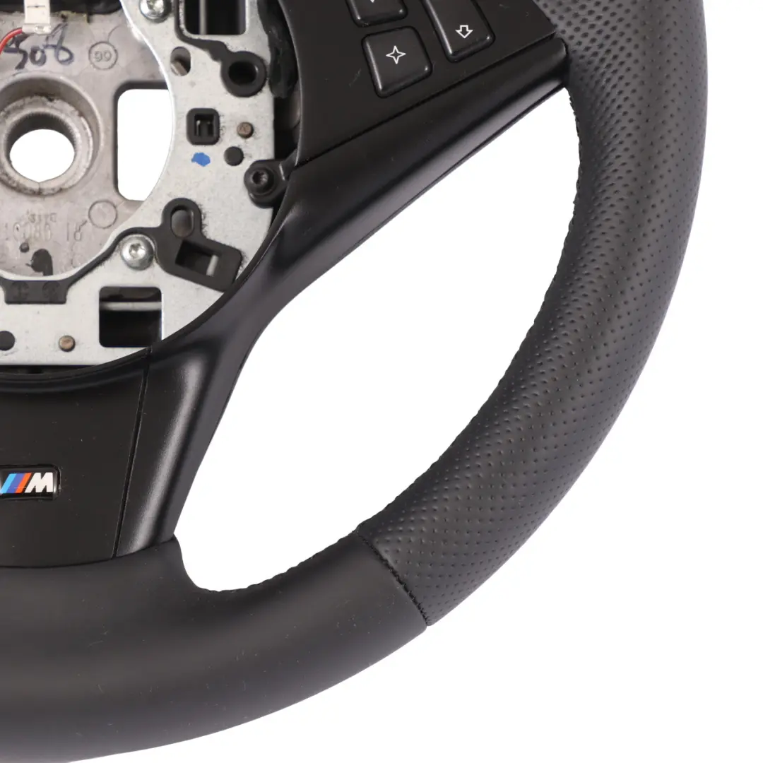 Volant M Sport en cuir NEUF Filet noir pour BMW E60 E61 E63 E64 à propos du numéro de pièce 2283939 BMW E60 E61 E63 E64 Volant M Sport en cuir NEUF Filet noir - SKU 2283939-3 - Numéro de pièce 2283939